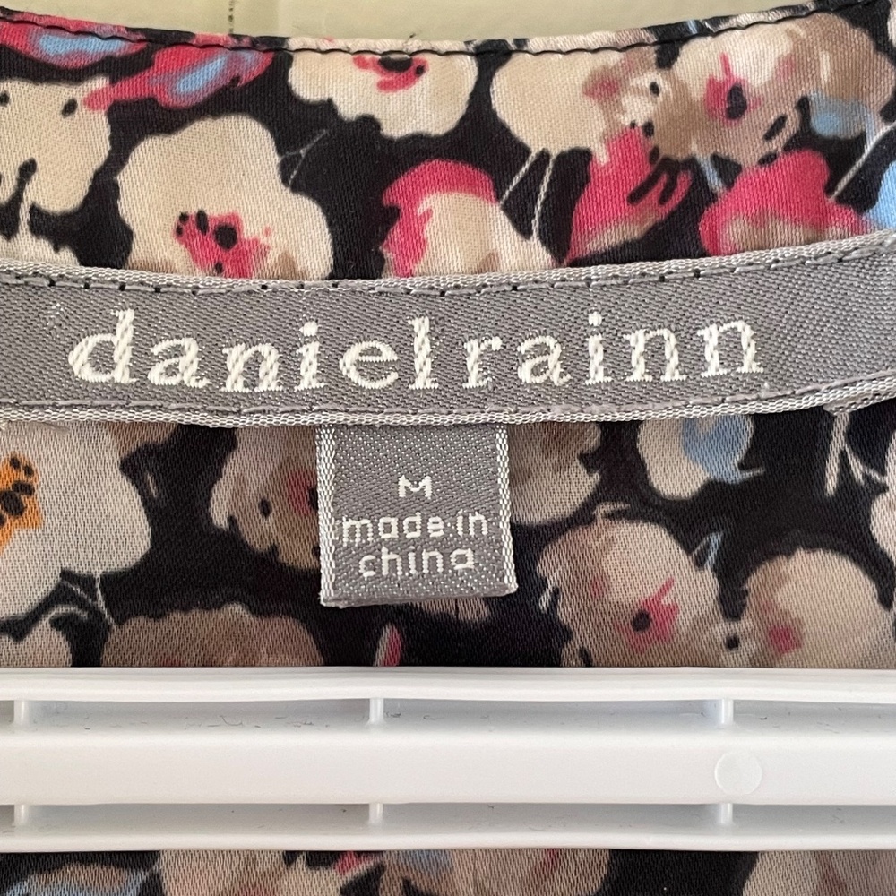 π 2/12$ Pink and Cream Floral Blouse - M - Daniel Rainn - Picture 10 of 11